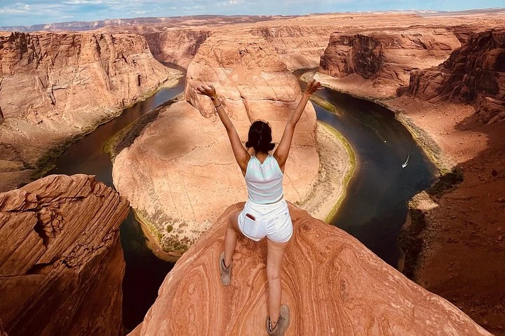 Visitor overlooking the Colorado River curve at Horseshoe Bend