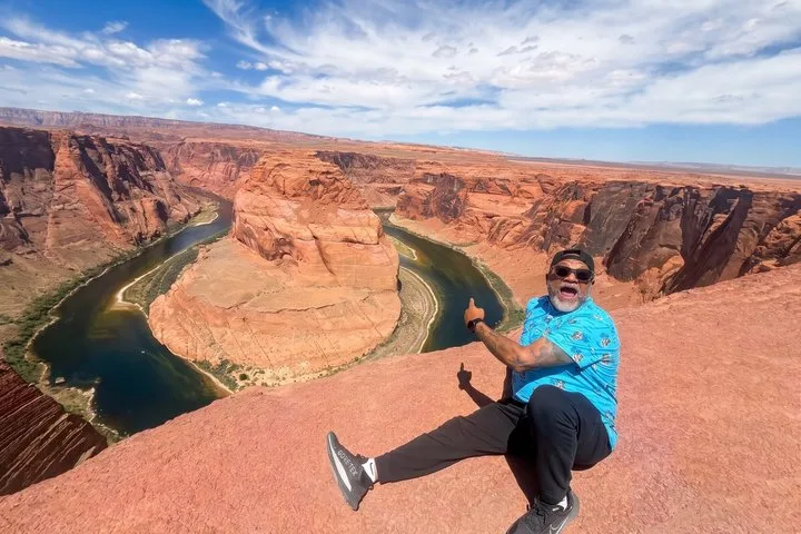 Traveler at the Horseshoe Bend overlook during the Las Vegas day trip